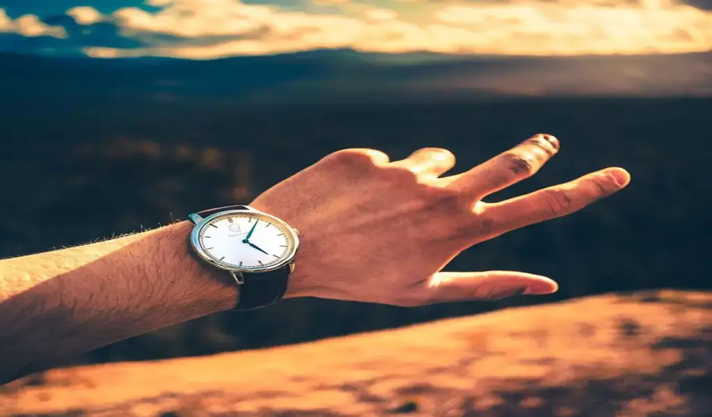 مزیت های بلد بودن جهت یابی با ساعت مچی