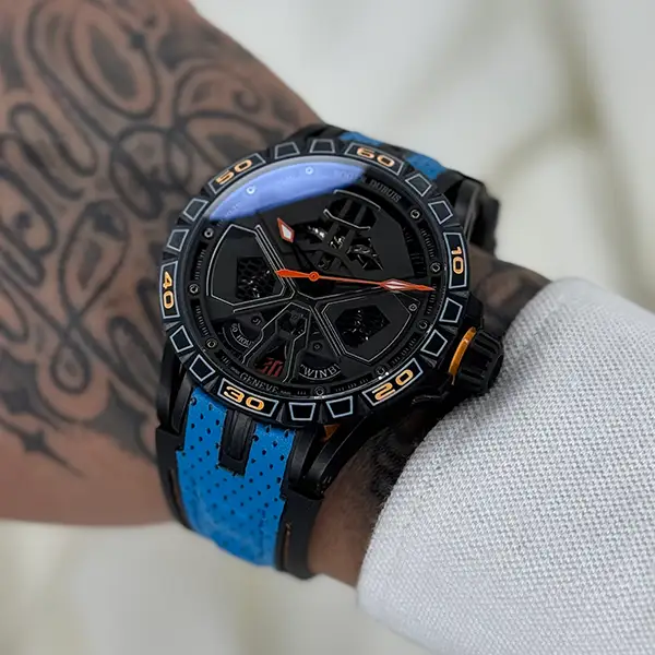 ساعت مچی راجر دابیوس